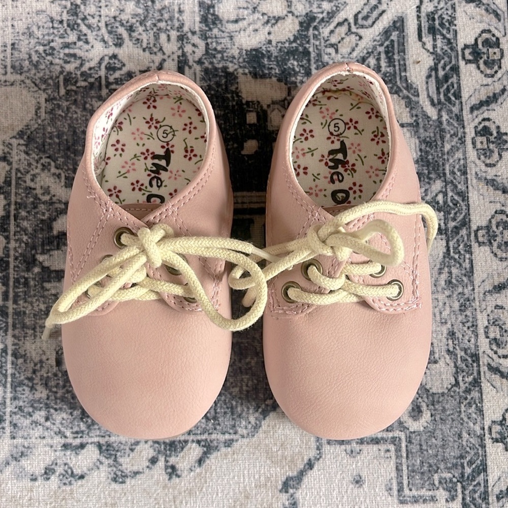 BOUTIQUE NWOT Girls Classic Offord Shoes
